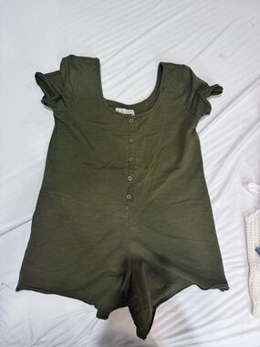 Jackson Rowe Olive Green Short Sleeve Button-Front Romper, small
